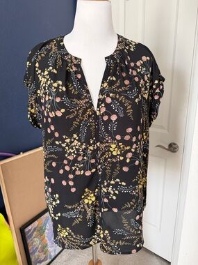 Women's Black Floral Split-Neck Blouse -